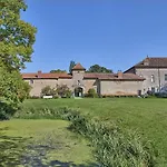 Chateau De Romecourt 度假居